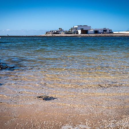 Cabin In Front Of Idyllic Majanicho Beach מראה חיצוני תמונה