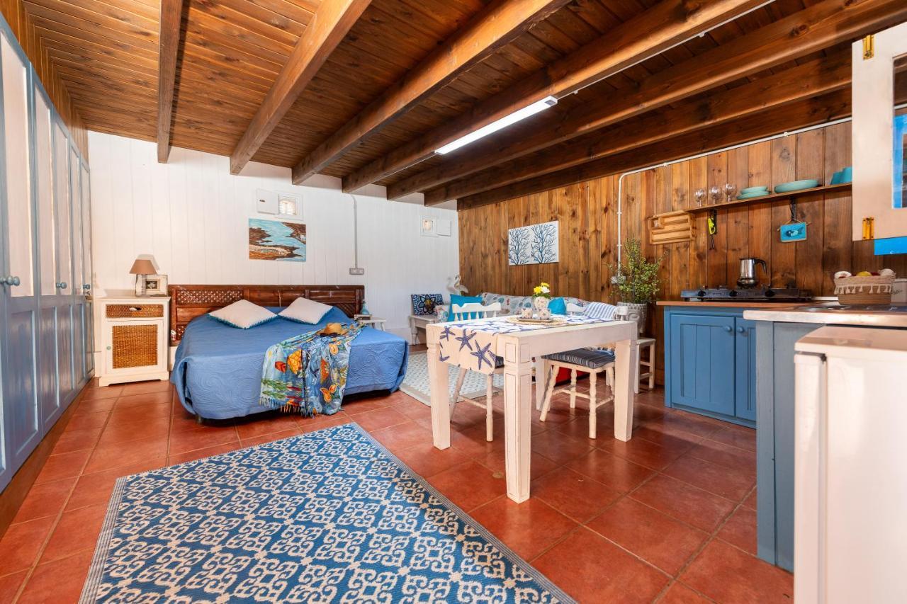 Cabin In Front Of Idyllic Majanicho Beach מראה חיצוני תמונה