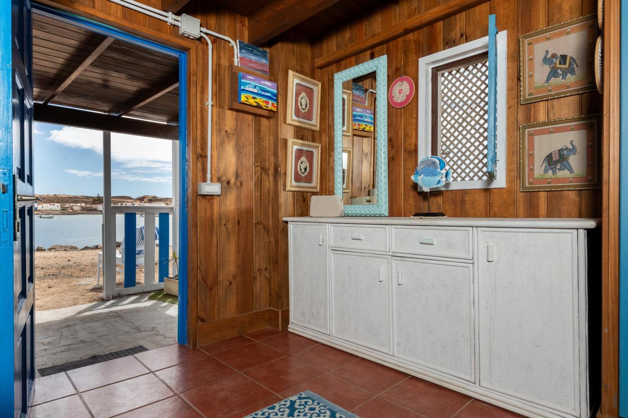 Cabin In Front Of Idyllic Majanicho Beach מראה חיצוני תמונה