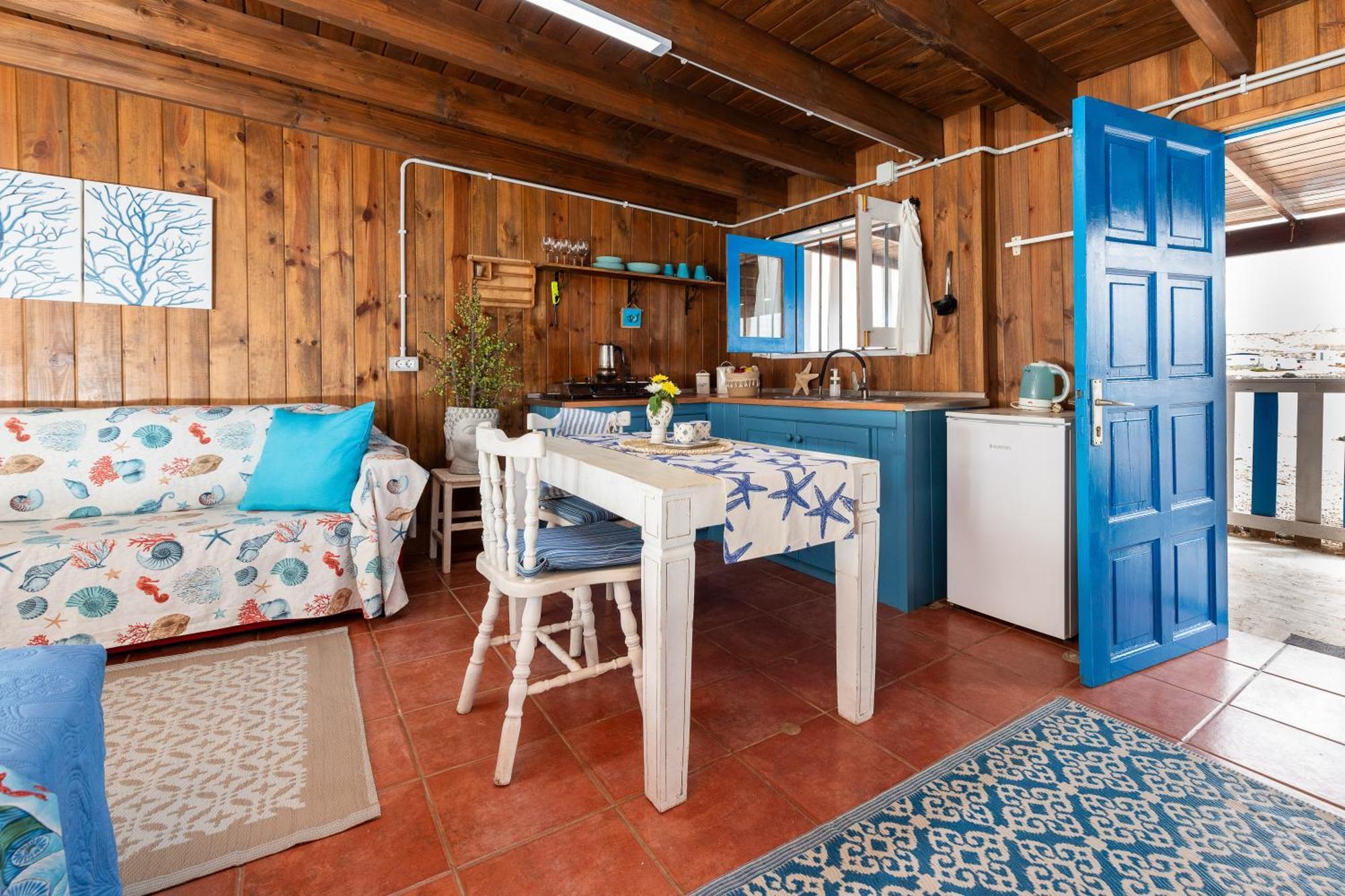 Cabin In Front Of Idyllic Majanicho Beach מראה חיצוני תמונה
