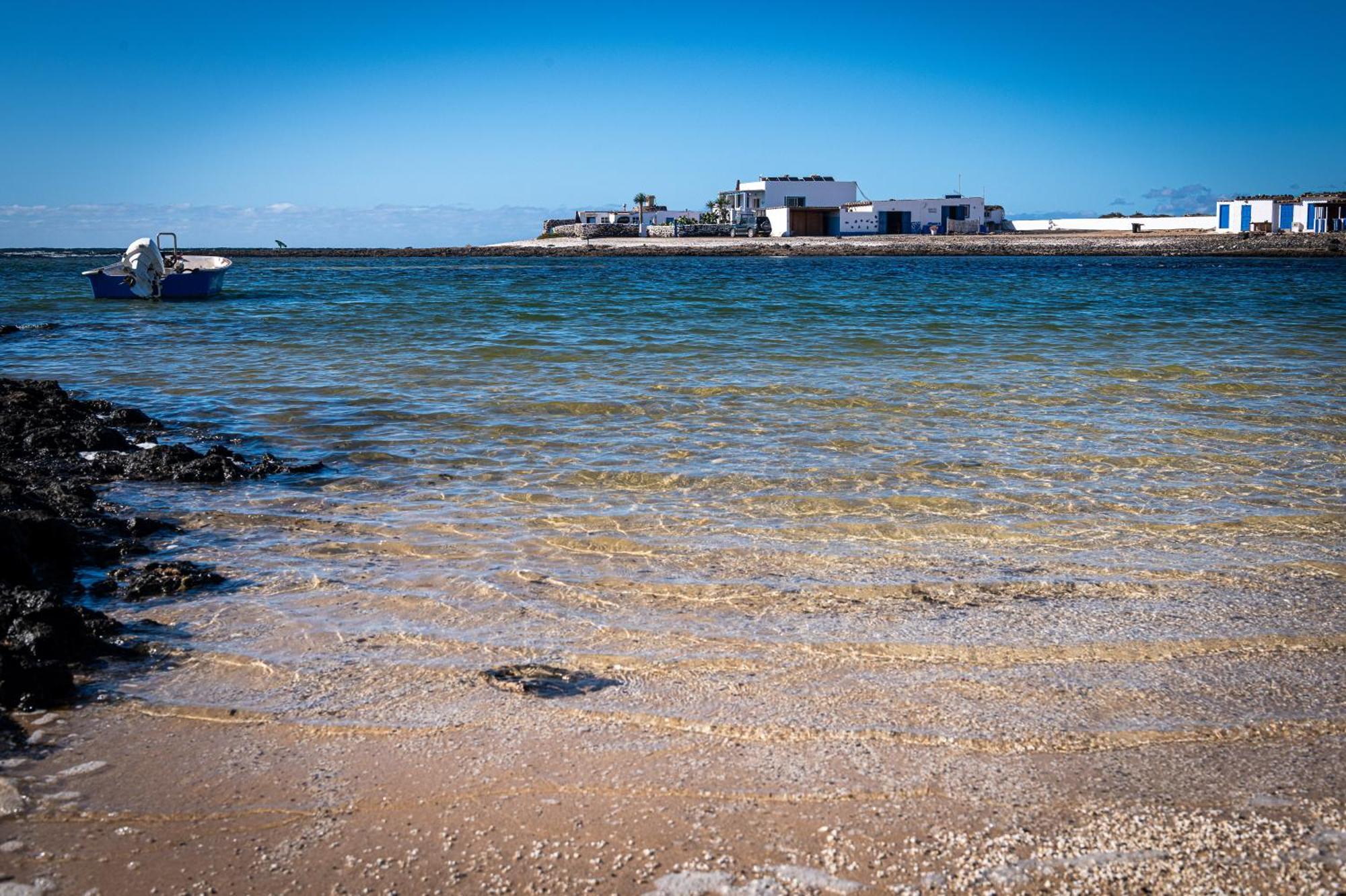 Cabin In Front Of Idyllic Majanicho Beach מראה חיצוני תמונה